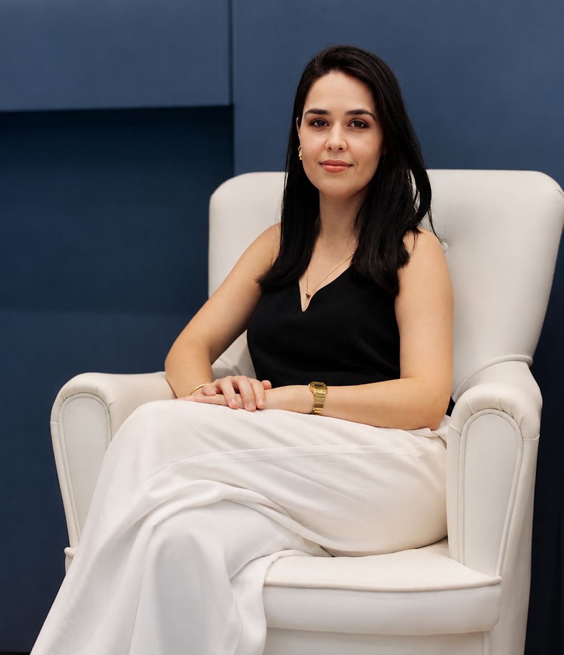 Marina Helena Santiago sentada em sua poltrona de atendimento